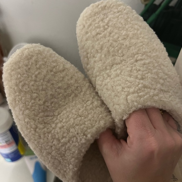 NEW SHERPA SLIP ON SHOES - Picture 4 of 4